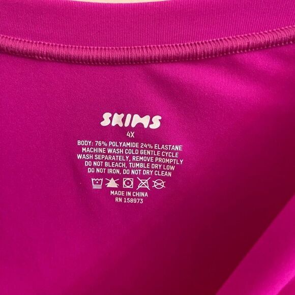 NEW Skims Fits Everyone Bodysuit Long Sleeve Fuschia Pink Size 4X - Picture 3 of 4